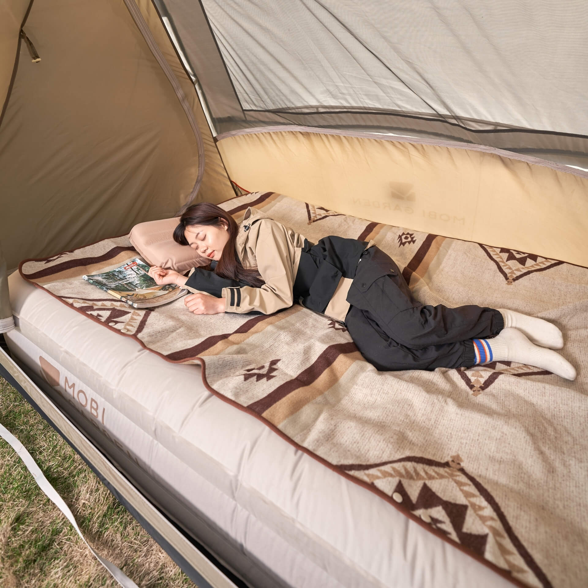 Aristocratic 6 - Mobi Garden