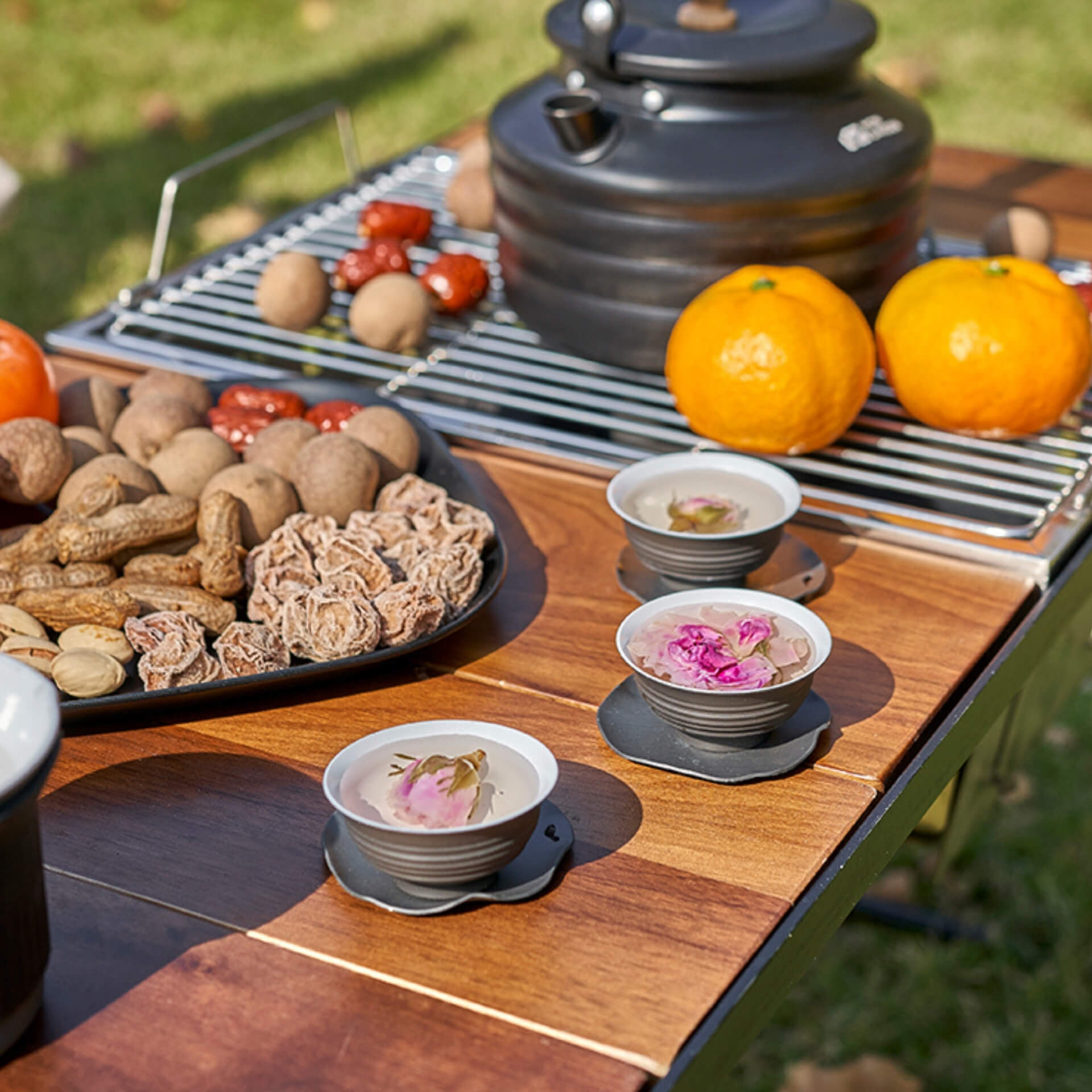 YunZheng Folding Table - Mobi Garden